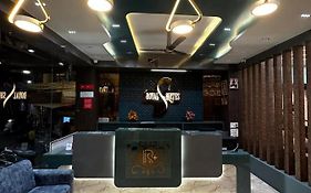 Hotel Royal Suites +